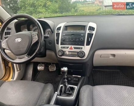 Киа Сид 2007 в Хмельницком на Automoto.ua Желтый Киа Сид, объемом двигателя 1.59 л и пробегом 198 тыс. км за 4000 $, фото 15 на Automoto.ua