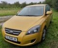 Желтый Киа Сид, объемом двигателя 1.4 л и пробегом 140 тыс. км за 4800 $, фото 1 на Automoto.ua
