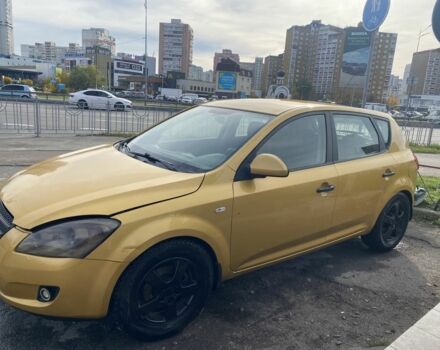 Желтый Киа Сид, объемом двигателя 1.4 л и пробегом 360 тыс. км за 3700 $, фото 3 на Automoto.ua
