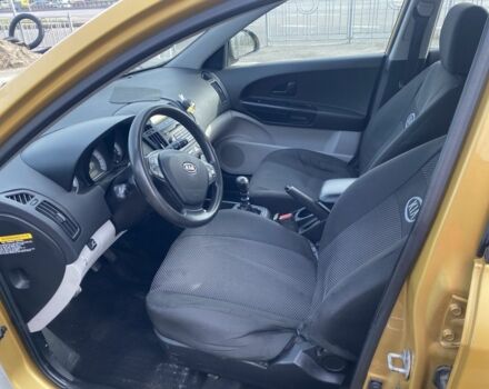 Желтый Киа Сид, объемом двигателя 1.4 л и пробегом 360 тыс. км за 3700 $, фото 11 на Automoto.ua