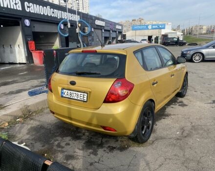 Желтый Киа Сид, объемом двигателя 1.4 л и пробегом 360 тыс. км за 3700 $, фото 5 на Automoto.ua