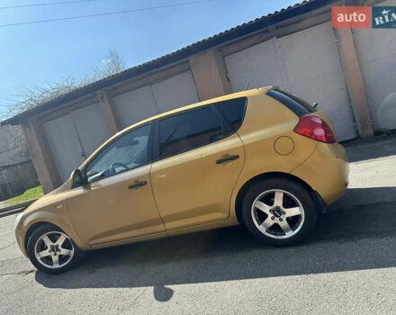 Желтый Киа Сид, объемом двигателя 1.6 л и пробегом 206 тыс. км за 5200 $, фото 7 на Automoto.ua
