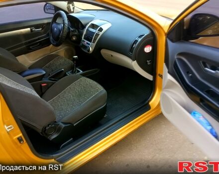 Жовтий Кіа Сід, об'ємом двигуна 2 л та пробігом 218 тис. км за 5200 $, фото 6 на Automoto.ua