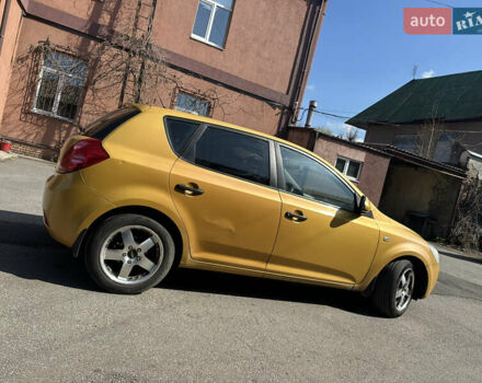 Желтый Киа Сид, объемом двигателя 1.6 л и пробегом 206 тыс. км за 5200 $, фото 3 на Automoto.ua