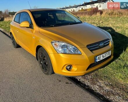 Желтый Киа Сид, объемом двигателя 2 л и пробегом 180 тыс. км за 6000 $, фото 3 на Automoto.ua