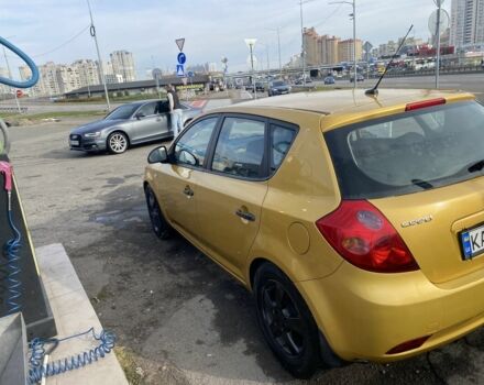 Желтый Киа Сид, объемом двигателя 1.4 л и пробегом 360 тыс. км за 3700 $, фото 4 на Automoto.ua