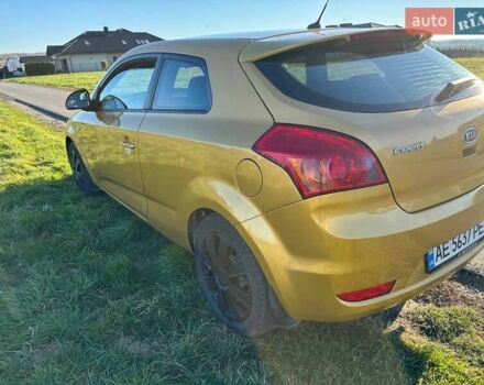 Желтый Киа Сид, объемом двигателя 2 л и пробегом 180 тыс. км за 6000 $, фото 10 на Automoto.ua