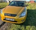 Желтый Киа Сид, объемом двигателя 2 л и пробегом 180 тыс. км за 6000 $, фото 1 на Automoto.ua