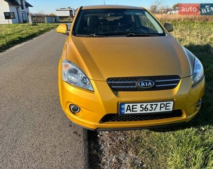 Желтый Киа Сид, объемом двигателя 2 л и пробегом 180 тыс. км за 6000 $, фото 2 на Automoto.ua