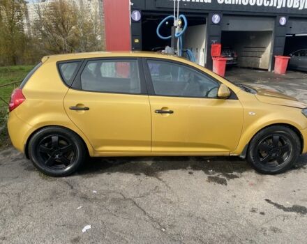 Желтый Киа Сид, объемом двигателя 1.4 л и пробегом 360 тыс. км за 3700 $, фото 2 на Automoto.ua