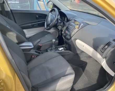 Желтый Киа Сид, объемом двигателя 1.4 л и пробегом 360 тыс. км за 3700 $, фото 9 на Automoto.ua