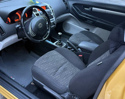 Жовтий Кіа Сід, об'ємом двигуна 1.6 л та пробігом 108 тис. км за 6000 $, фото 5 на Automoto.ua