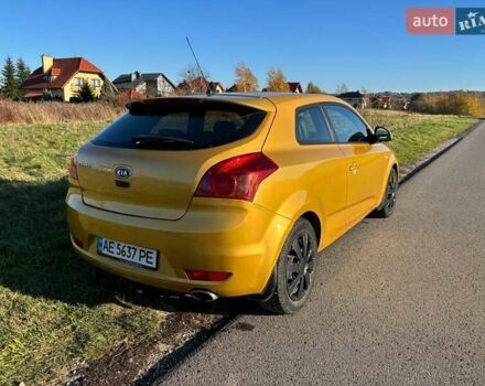 Желтый Киа Сид, объемом двигателя 2 л и пробегом 180 тыс. км за 6000 $, фото 5 на Automoto.ua