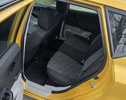 Желтый Киа Сид, объемом двигателя 1.58 л и пробегом 270 тыс. км за 5300 $, фото 6 на Automoto.ua