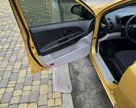 Желтый Киа Сид, объемом двигателя 1.58 л и пробегом 270 тыс. км за 5300 $, фото 7 на Automoto.ua