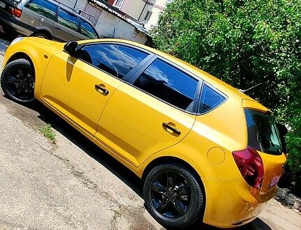 Желтый Киа Сид, объемом двигателя 2 л и пробегом 280 тыс. км за 5100 $, фото 1 на Automoto.ua