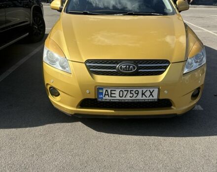 Желтый Киа Сид, объемом двигателя 1.4 л и пробегом 252 тыс. км за 4750 $, фото 1 на Automoto.ua