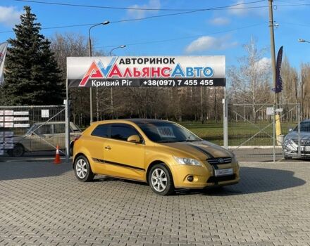 Желтый Киа Сид, объемом двигателя 1.4 л и пробегом 258 тыс. км за 5400 $, фото 1 на Automoto.ua