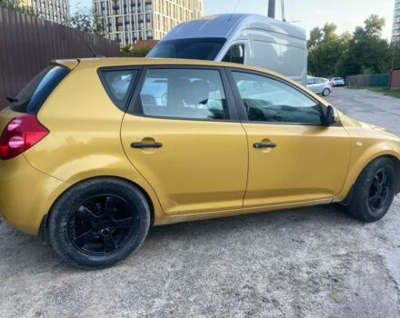 Желтый Киа Сид, объемом двигателя 1.4 л и пробегом 360 тыс. км за 3700 $, фото 1 на Automoto.ua