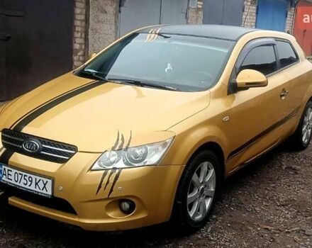 Желтый Киа Сид, объемом двигателя 1.4 л и пробегом 260 тыс. км за 4700 $, фото 1 на Automoto.ua