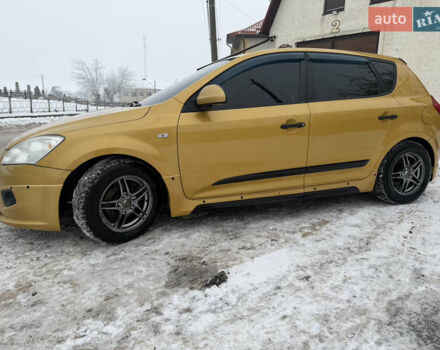 Желтый Киа Сид, объемом двигателя 1.59 л и пробегом 208 тыс. км за 5550 $, фото 1 на Automoto.ua