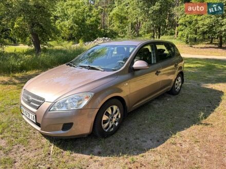 Желтый Киа Сид, объемом двигателя 1.59 л и пробегом 201 тыс. км за 6300 $, фото 1 на Automoto.ua