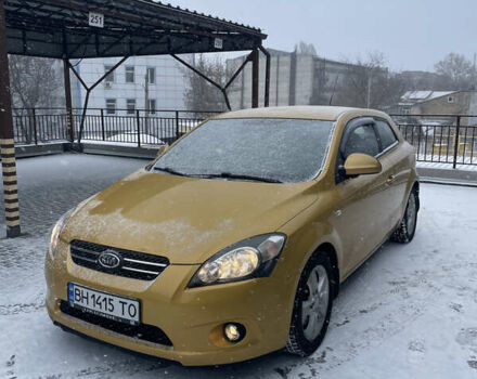 Желтый Киа Сид, объемом двигателя 1.6 л и пробегом 299 тыс. км за 5500 $, фото 1 на Automoto.ua