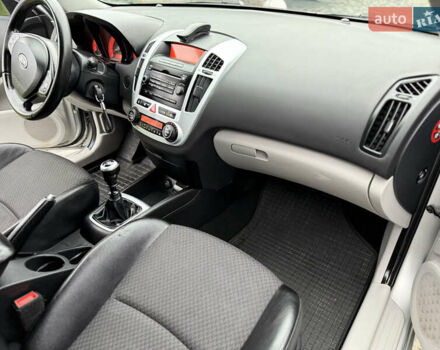 Серый Киа Сид, объемом двигателя 2 л и пробегом 191 тыс. км за 5700 $, фото 16 на Automoto.ua