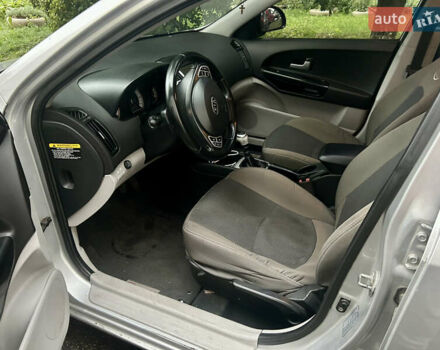 Серый Киа Сид, объемом двигателя 1.6 л и пробегом 219 тыс. км за 5350 $, фото 4 на Automoto.ua