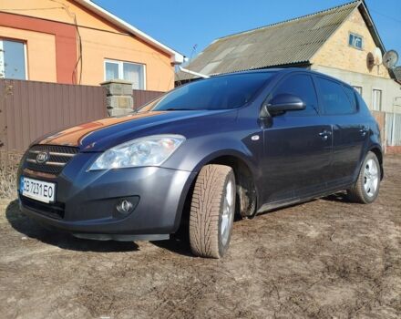Серый Киа Сид, объемом двигателя 2 л и пробегом 300 тыс. км за 4950 $, фото 2 на Automoto.ua