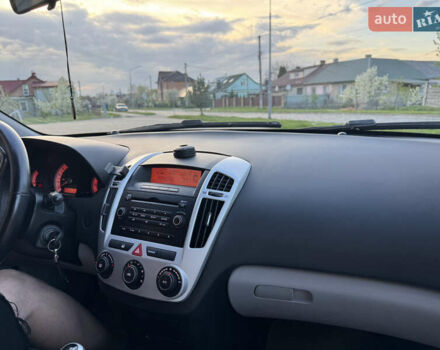 Серый Киа Сид, объемом двигателя 1.4 л и пробегом 228 тыс. км за 4850 $, фото 8 на Automoto.ua