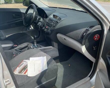 Серый Киа Сид, объемом двигателя 1.4 л и пробегом 222 тыс. км за 3500 $, фото 7 на Automoto.ua