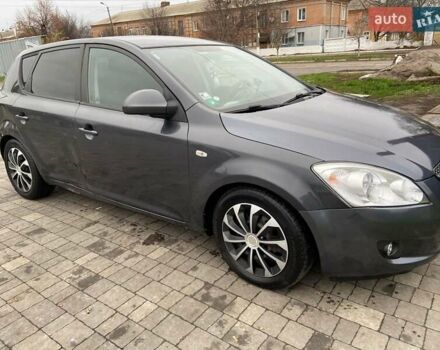 Серый Киа Сид, объемом двигателя 1.58 л и пробегом 480 тыс. км за 3600 $, фото 3 на Automoto.ua