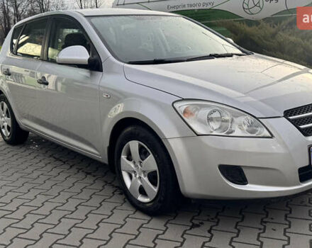 Серый Киа Сид, объемом двигателя 1.6 л и пробегом 216 тыс. км за 4800 $, фото 2 на Automoto.ua