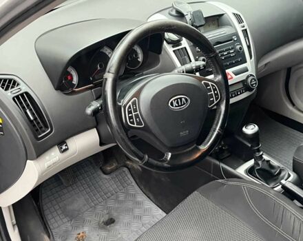 Серый Киа Сид, объемом двигателя 1.6 л и пробегом 227 тыс. км за 5590 $, фото 22 на Automoto.ua
