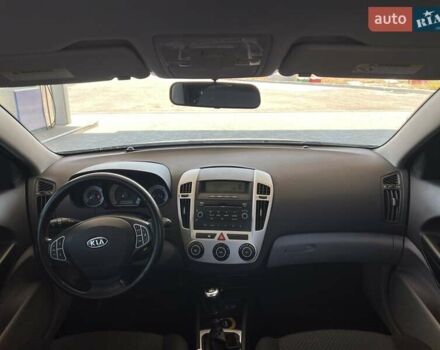 Серый Киа Сид, объемом двигателя 1.59 л и пробегом 210 тыс. км за 6999 $, фото 25 на Automoto.ua