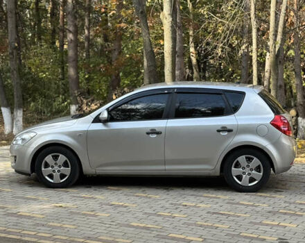 Серый Киа Сид, объемом двигателя 1.58 л и пробегом 240 тыс. км за 5150 $, фото 8 на Automoto.ua