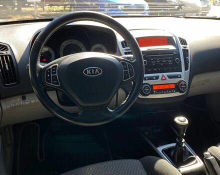 Серый Киа Сид, объемом двигателя 1.6 л и пробегом 244 тыс. км за 5700 $, фото 13 на Automoto.ua