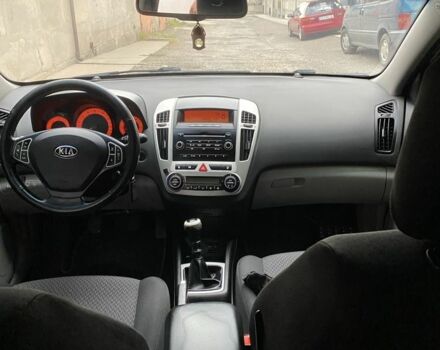 Серый Киа Сид, объемом двигателя 1.6 л и пробегом 240 тыс. км за 5700 $, фото 1 на Automoto.ua