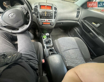 Сірий Кіа Сід, об'ємом двигуна 1.58 л та пробігом 258 тис. км за 4500 $, фото 2 на Automoto.ua