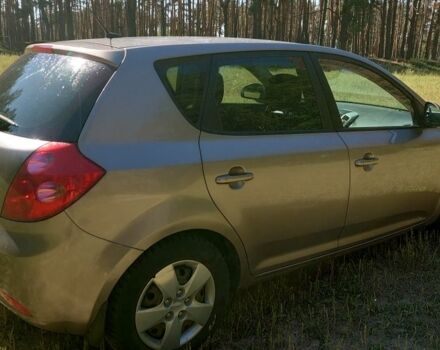 Серый Киа Сид, объемом двигателя 1.6 л и пробегом 277 тыс. км за 4950 $, фото 3 на Automoto.ua