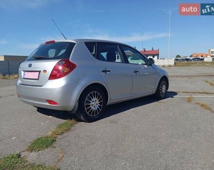 Серый Киа Сид, объемом двигателя 1.4 л и пробегом 217 тыс. км за 5700 $, фото 3 на Automoto.ua