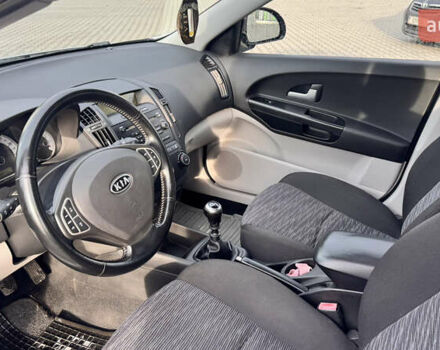 Серый Киа Сид, объемом двигателя 1.6 л и пробегом 216 тыс. км за 4800 $, фото 26 на Automoto.ua