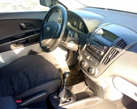 Серый Киа Сид, объемом двигателя 1.4 л и пробегом 200 тыс. км за 4650 $, фото 6 на Automoto.ua