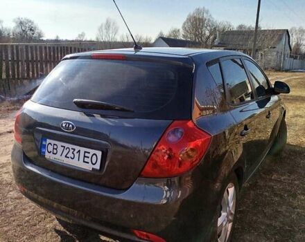 Серый Киа Сид, объемом двигателя 2 л и пробегом 300 тыс. км за 5300 $, фото 4 на Automoto.ua