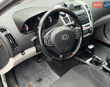 Серый Киа Сид, объемом двигателя 1.6 л и пробегом 227 тыс. км за 5590 $, фото 24 на Automoto.ua