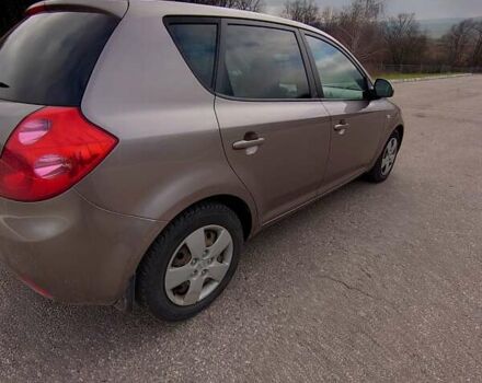 Серый Киа Сид, объемом двигателя 1.59 л и пробегом 279 тыс. км за 4650 $, фото 1 на Automoto.ua