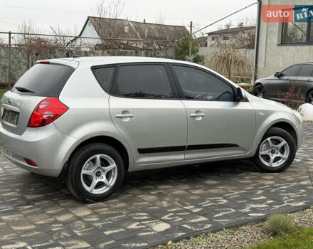 Серый Киа Сид, объемом двигателя 2 л и пробегом 191 тыс. км за 5700 $, фото 2 на Automoto.ua