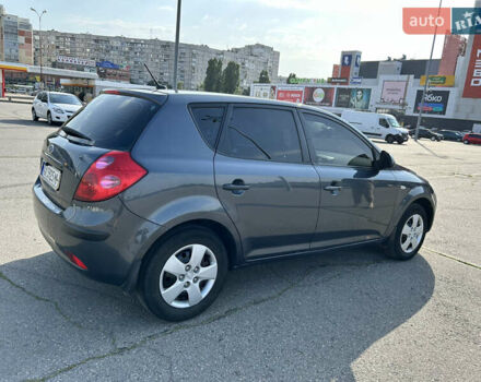 Серый Киа Сид, объемом двигателя 1.4 л и пробегом 350 тыс. км за 4600 $, фото 2 на Automoto.ua