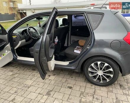 Серый Киа Сид, объемом двигателя 1.58 л и пробегом 480 тыс. км за 3600 $, фото 5 на Automoto.ua